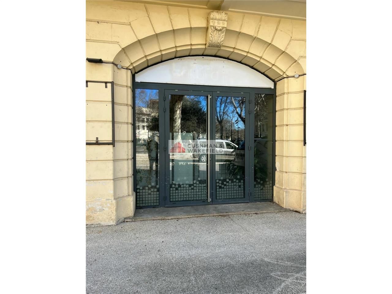 Vente local commercial 113 m² non divisibles