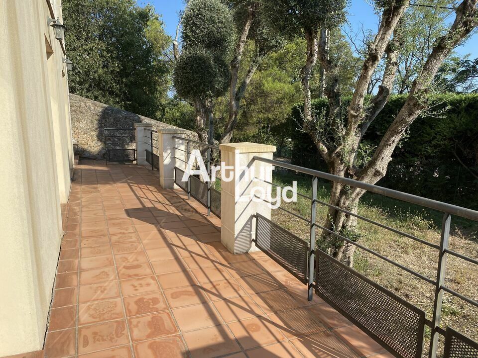 Bureaux rénovés de 80 m² en R+1 au cœur de Grasse face Palais de Justice