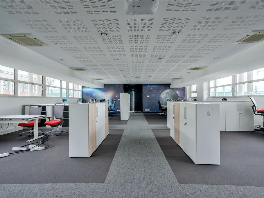 Location bureaux 3295 m² divisibles à partir de 392 m²