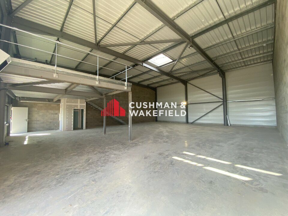 Vente local d''activites 325 m² non divisibles