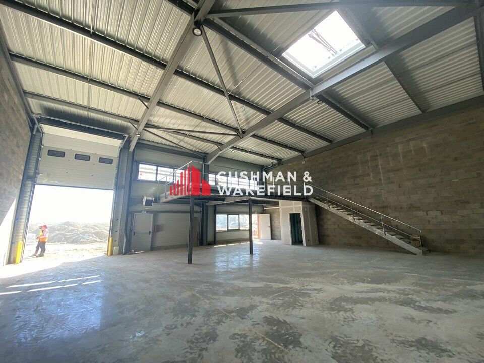 Vente local d''activites 325 m² non divisibles