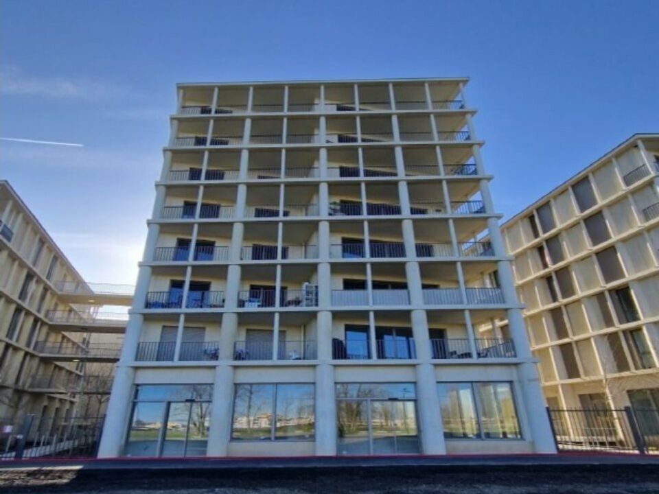 Location local commercial 121.79 m² non divisibles