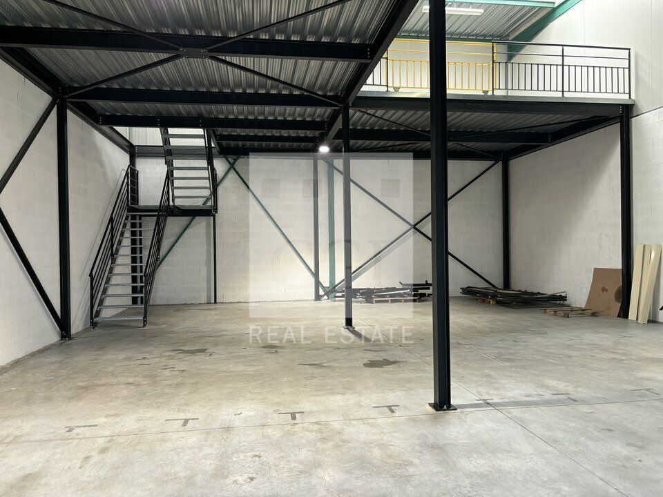 À LOUER –  CELLULES D'ACTIVITÉS DE 250 m² – MILLERY