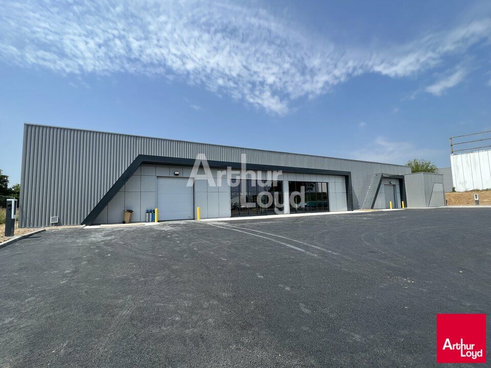 Vente local d''activites 1290 m² divisibles à partir de 300 m²