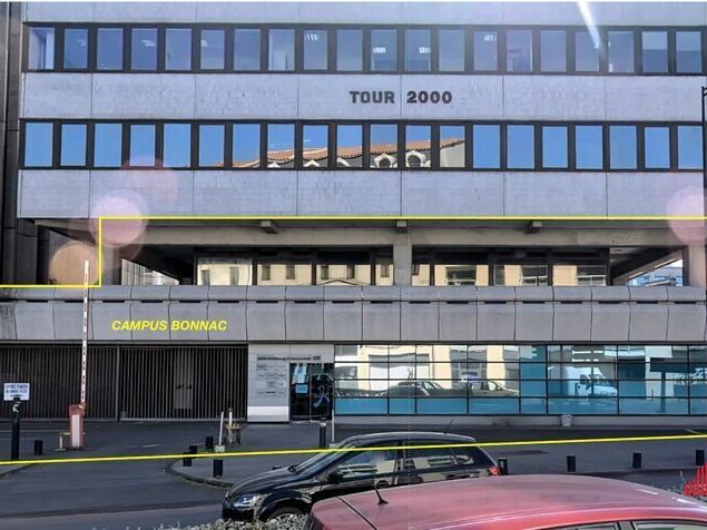 Quartier Mériadeck, proche de l'Hôtel de Région, une surface d'environ 1 115 m² de bureaux en R+1 à louer 