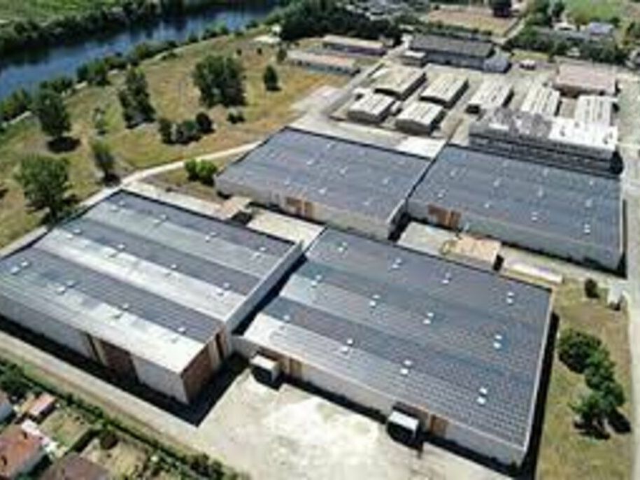Vente local d''activites 8000 m² non divisibles