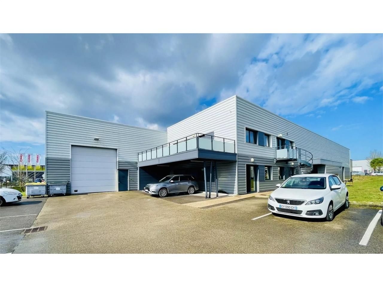 Vente entrepots 2037 m² non divisibles