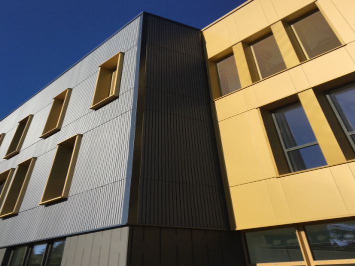 Bureaux de 2792 m² divisibles à partir de 111m² à Saint Genis Laval à la vente ou à la location