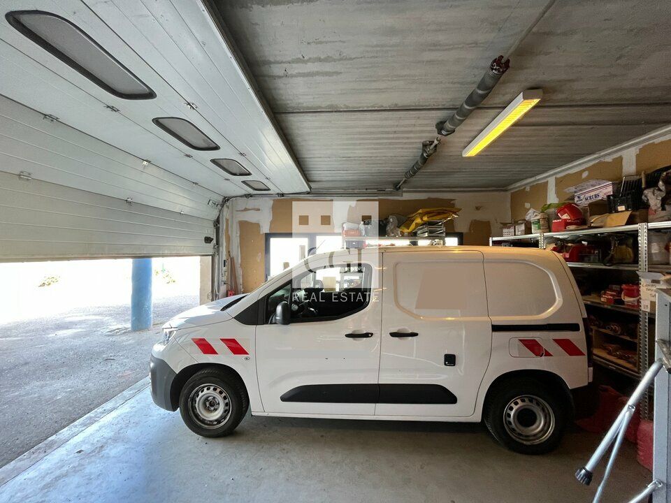 À LOUER – BUREAUX AMÉNAGÉS ET ACCESSIBLES – BRON / SITE CLOS ET SÉCURISÉ