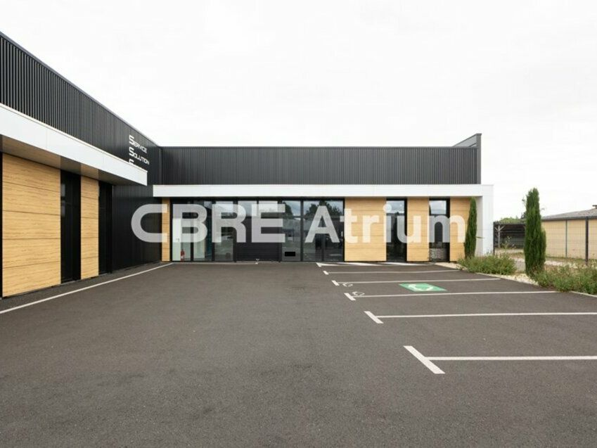 Location local commercial 374 m² non divisibles