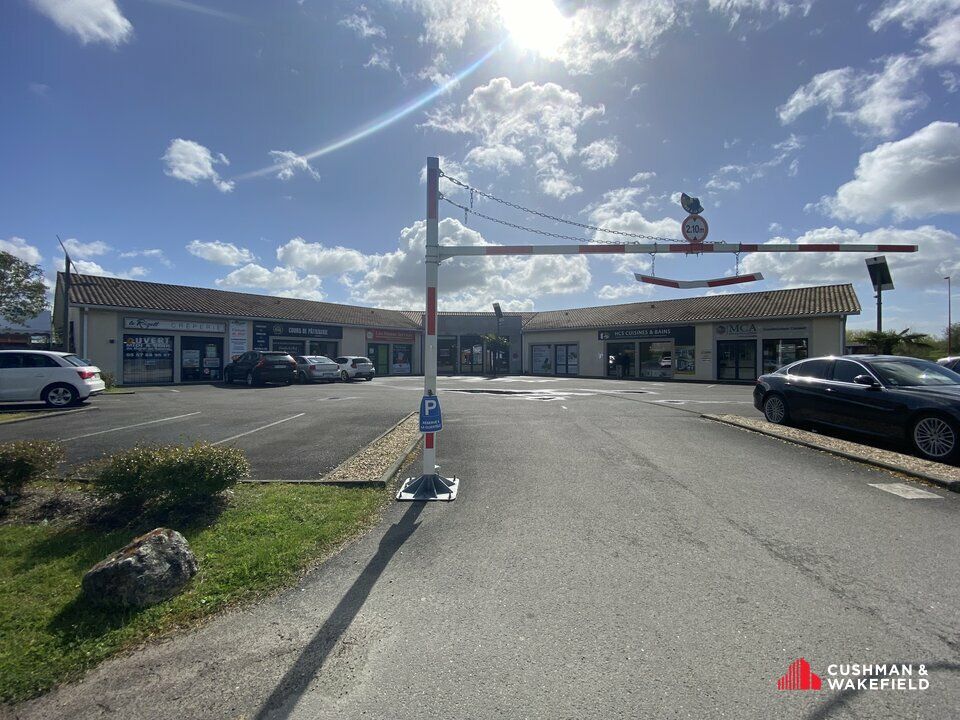 Location local commercial 226 m² divisibles à partir de 90 m²