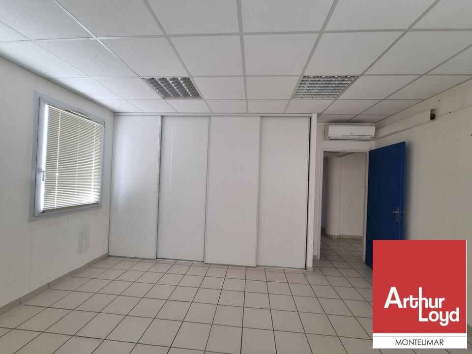 MONTELIMAR - A louer plateaux de bureaux au RDC d'environ 260 m2