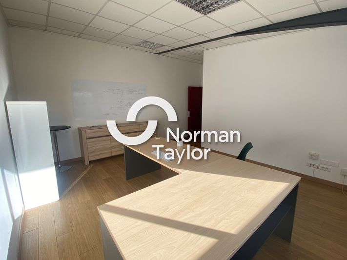 Location bureaux 82 m² divisibles à partir de 12 m²