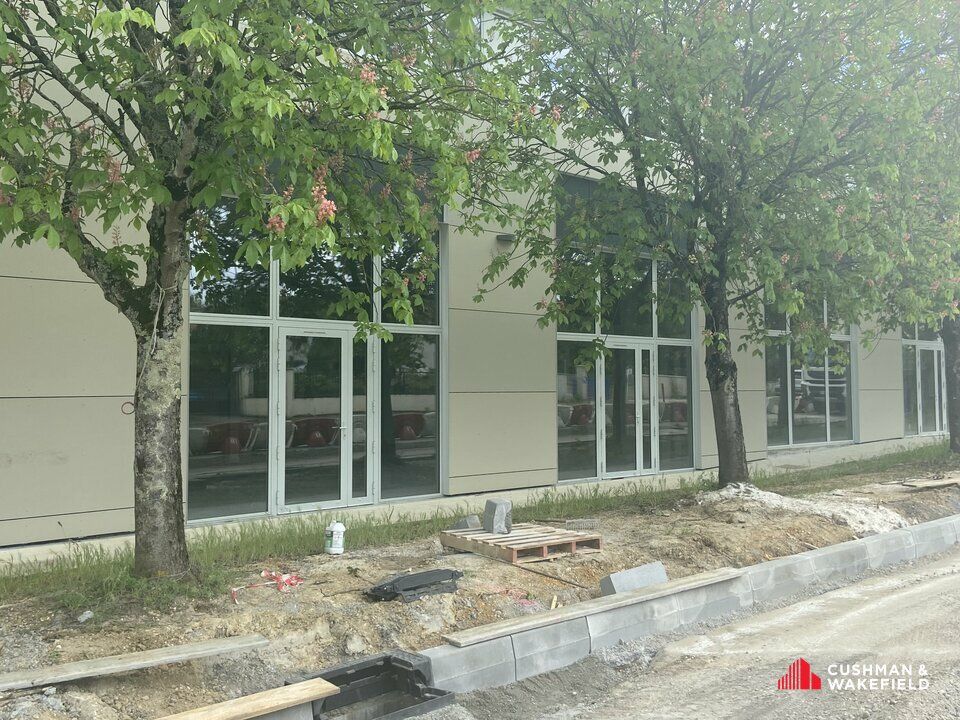 CARBON BLANC LOCAL COMMERCIAL NEUF À VENDRE