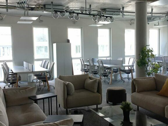 À Louer : 13 Postes de Travail – Villeurbanne Totem – Proche Périphérique & Part-Dieu