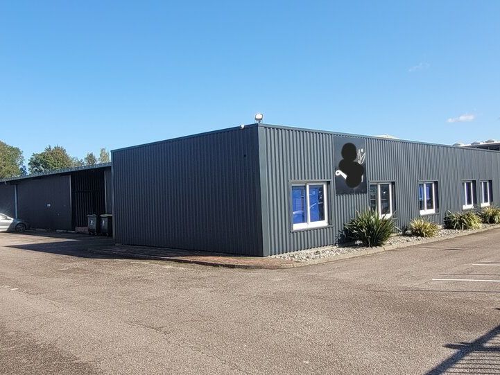 Location local d''activites 1067 m² non divisibles