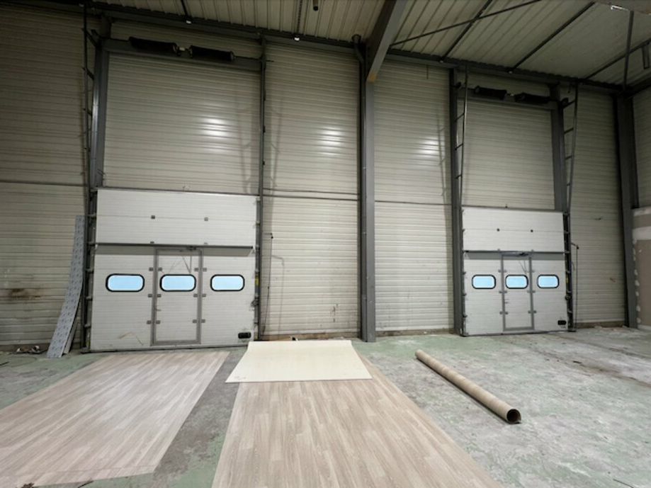 Location local d''activites 1050 m² non divisibles