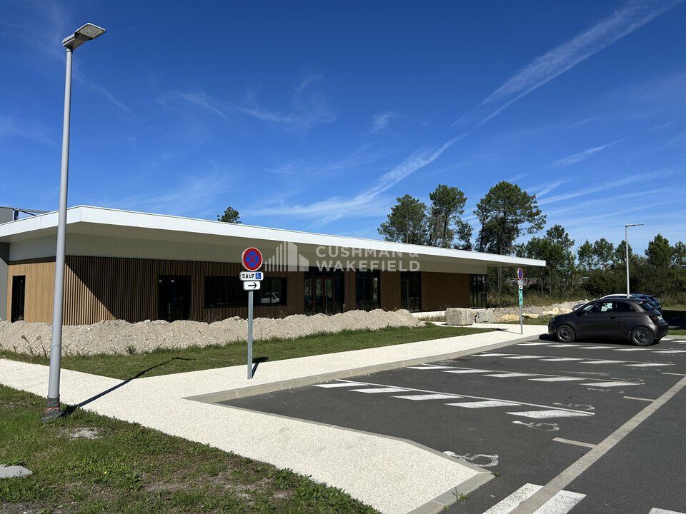 Location local commercial 450 m² non divisibles