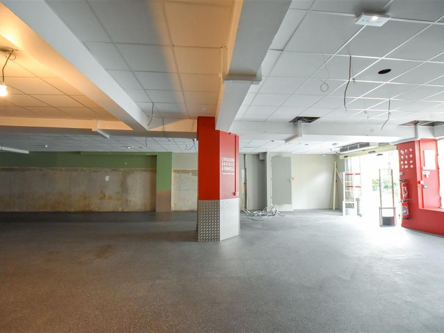 Location local commercial 352 m² non divisibles