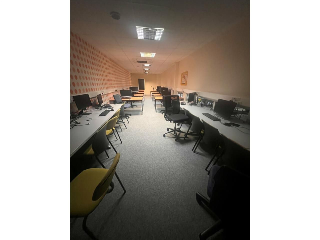 TAUXIGNY NODE PARK TOURAINE - A LOUER BATIMENT TERTIAIRE DE 1743 M² AVEC 140 PARKINGS