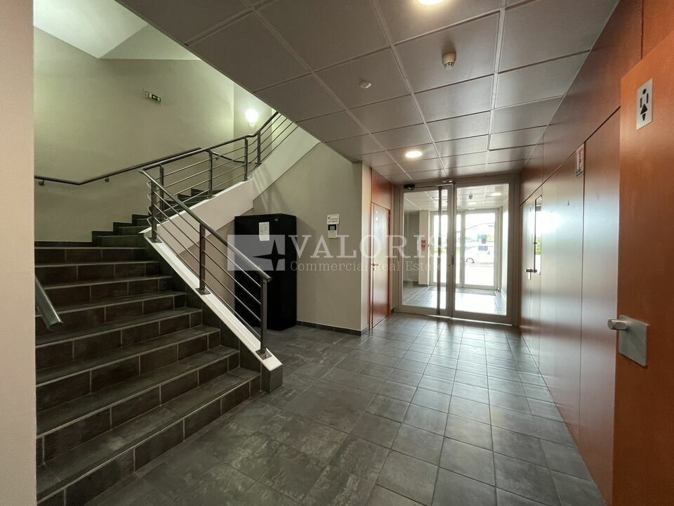 Valoris Real Estate vous propose à la location des bureaux situés dans le Lake Park à Saint Priest. 