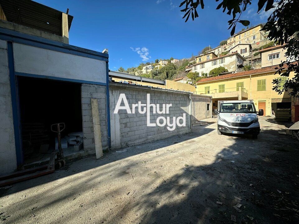 Bâtiment indépendant avec accès poids lourds et cour privative