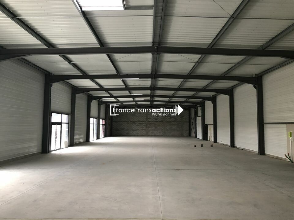 258 m² pour ce local commercial en location à Saint jory