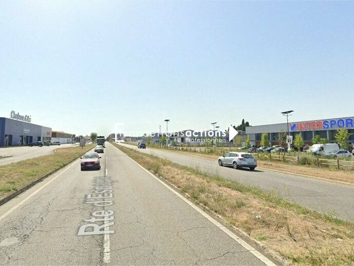 A LOUER LOCAL COMMERCIAL EN BEFA 700 m² AXE PORTET-SUR-GARONNE