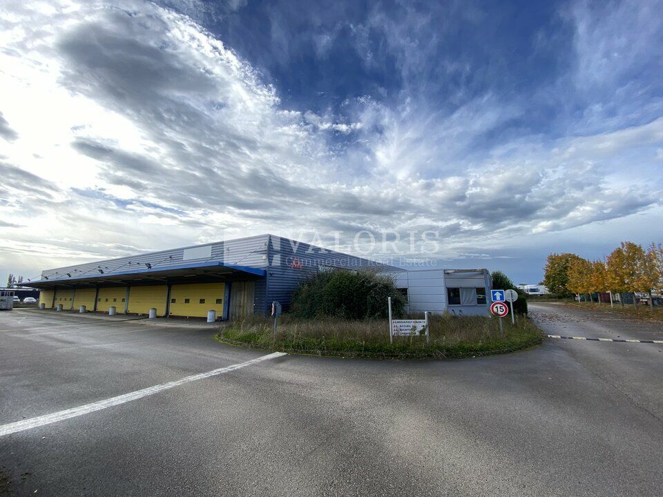 Location entrepot 2703 m² non divisibles