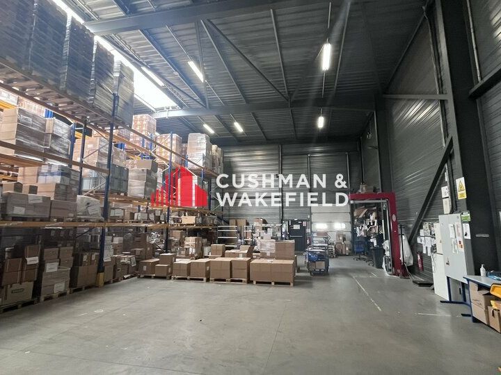 Location local d''activites 1022 m² non divisibles