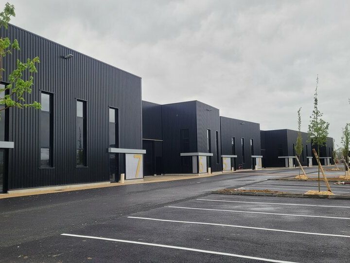 Location local d''activites 307 m² non divisibles