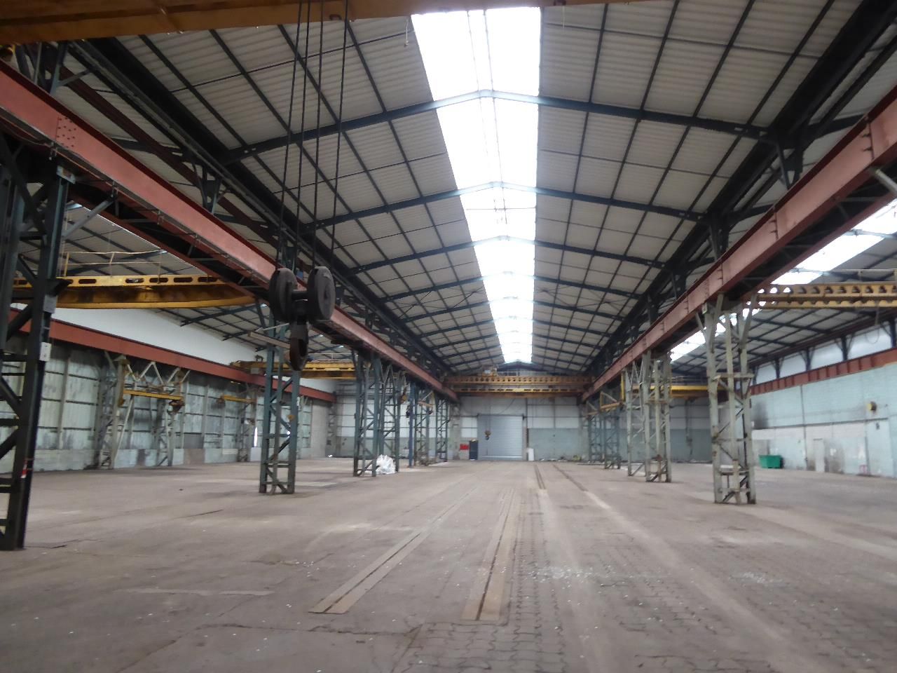 ANCIEN SITE INDUSTRIEL RENOVE / LOCAUX A LOUER / EMPLACEMENT EXCEPTIONNEL EN BORDURE DE LA VOIE RAPIDE.