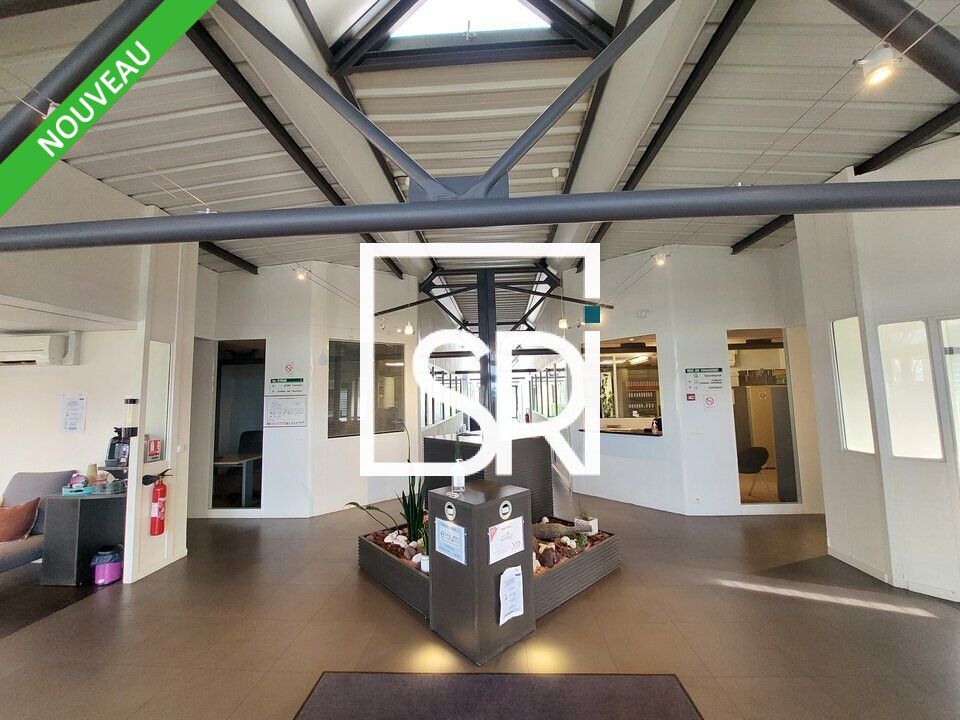 VENTE BATIMENT INDEPENDANT - BUREAUX 990 m² + TERRAIN 2 800 m² - 63530 ENVAL 