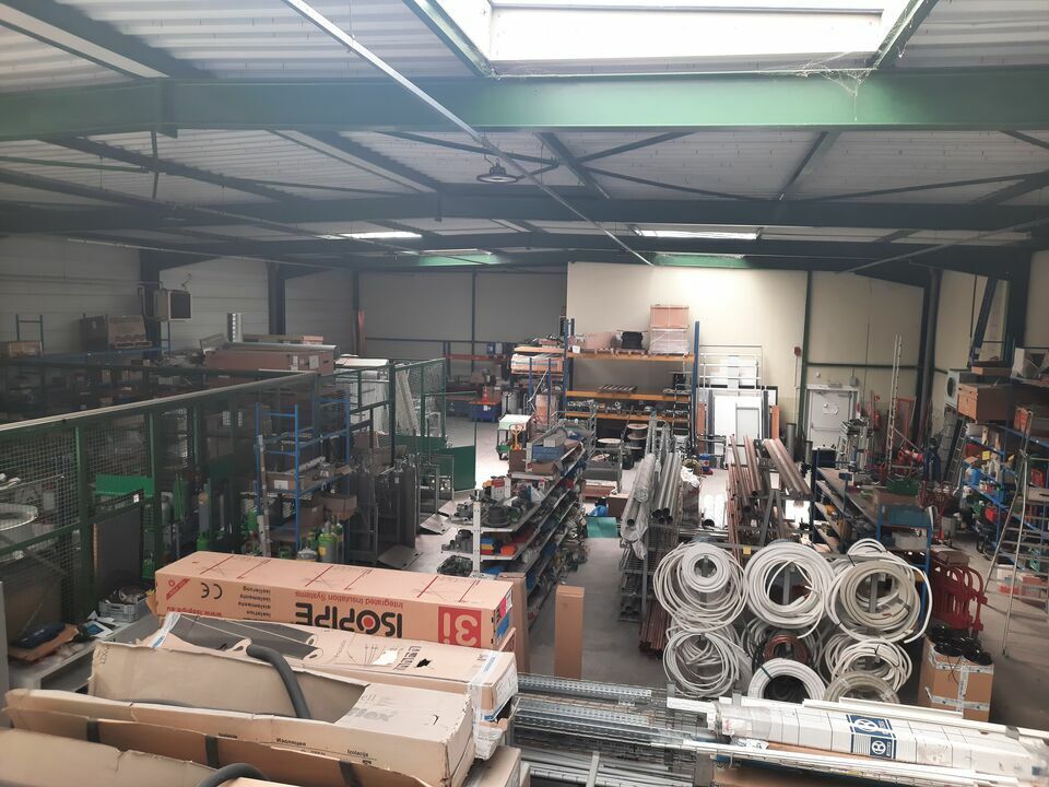 Location local d''activites 880 m² non divisibles