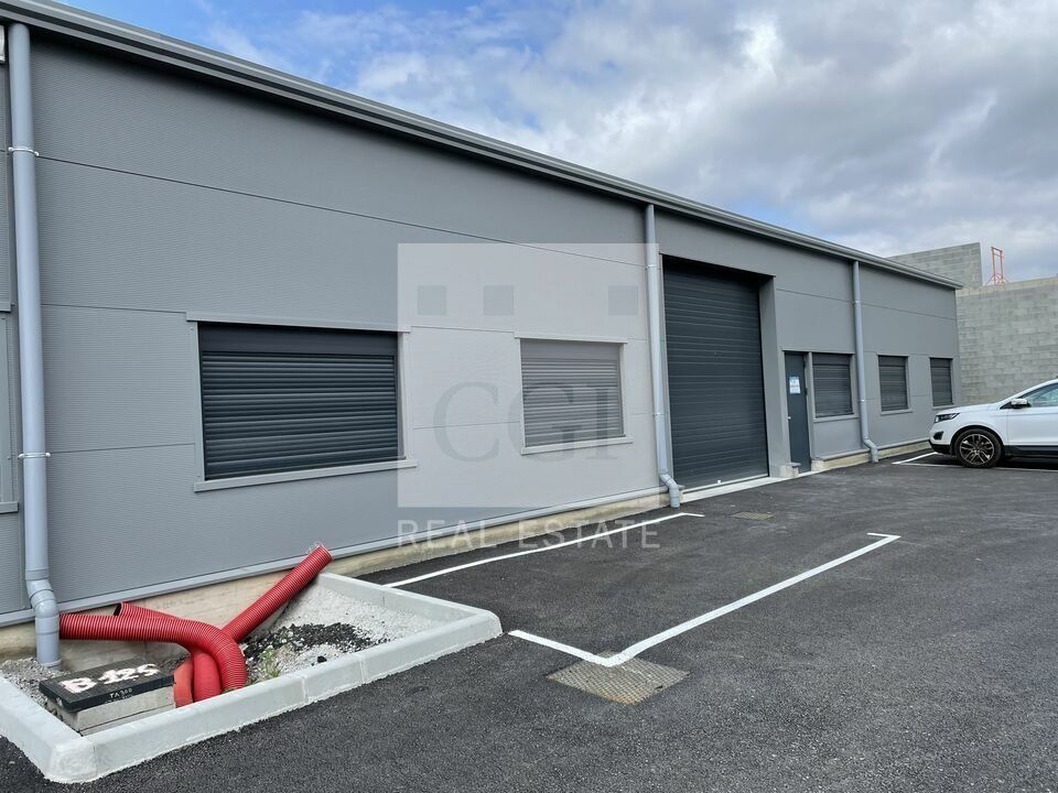 Location local d''activites 440 m² non divisibles