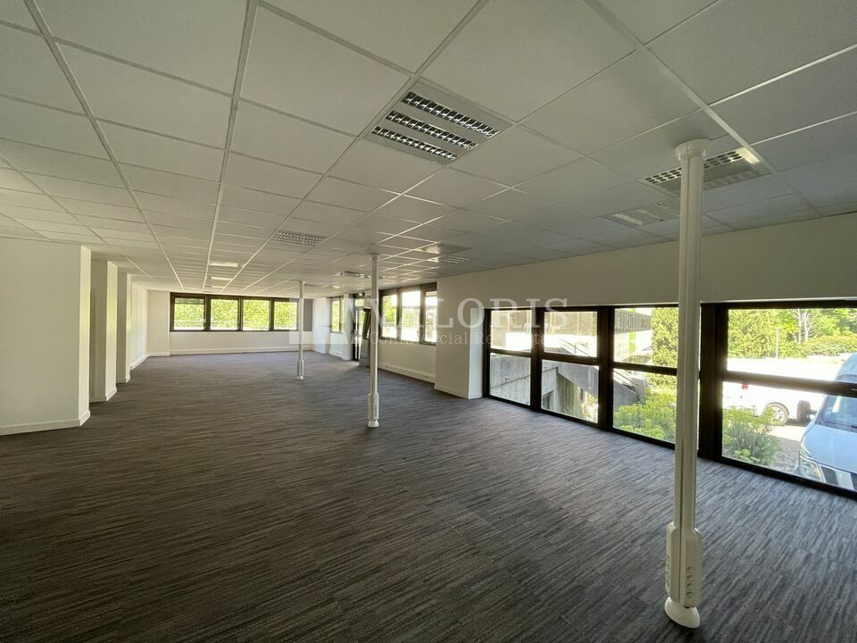2361 m² pour ce bureaux en location à Limonest