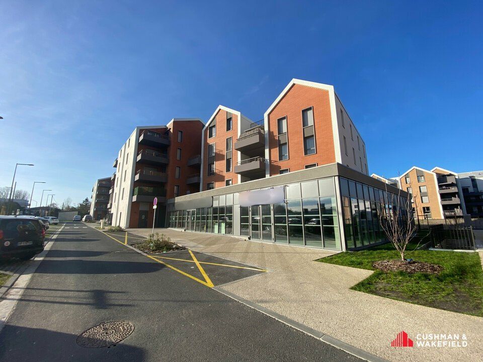 Location local commercial 147.2 m² non divisibles