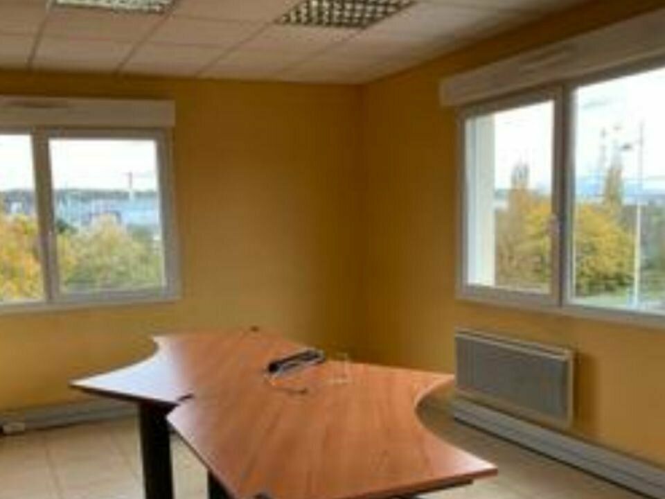 Location bureaux 140 m² non divisibles