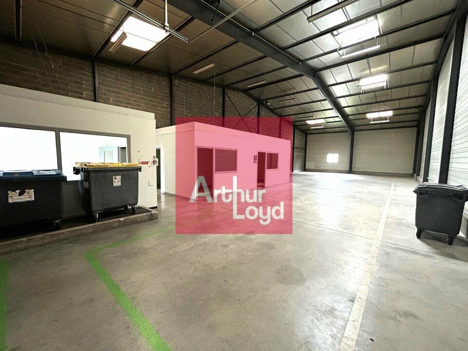 Location local d''activites 350 m² non divisibles