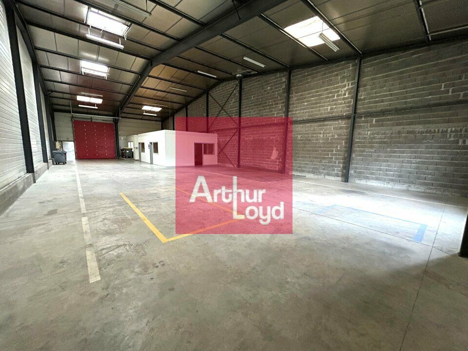 COURNON  A LOUER LOCAL ACTVITE 350 M²