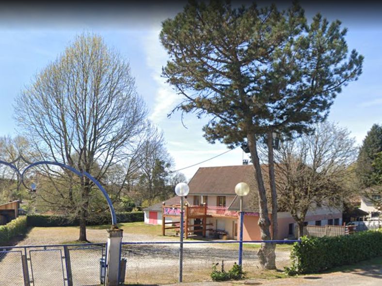 Vente local 450.00 m² à SAINT LEONARD DE NOBLAT