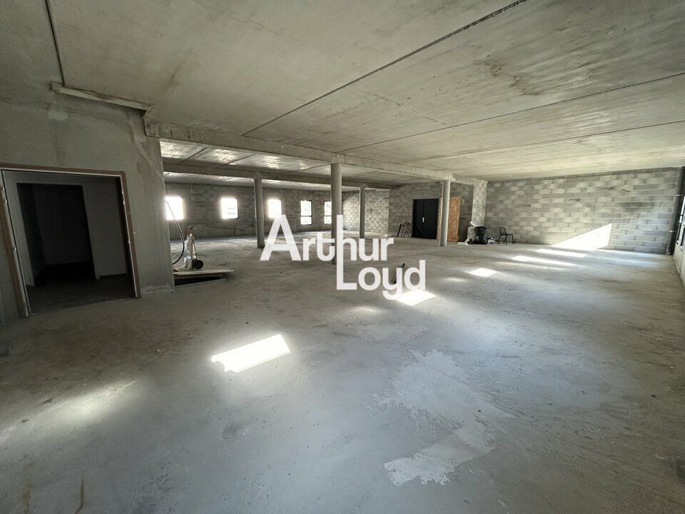 Bureaux bruts à aménager 275 m² dans la zone du Capitou à Fréjus
