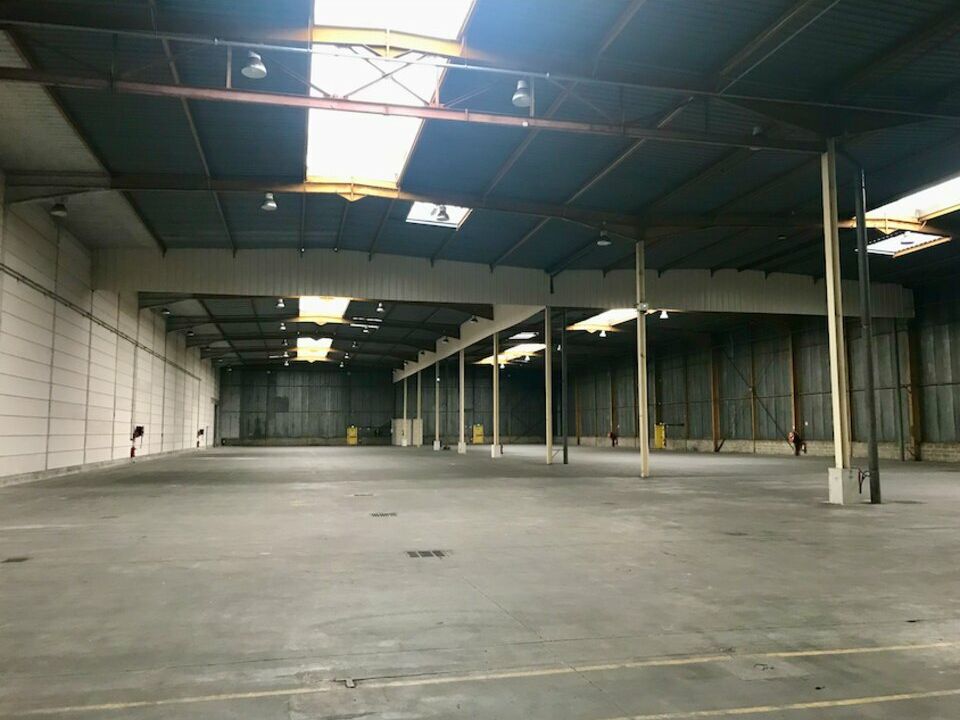 Location local d''activites 2729 m² non divisibles