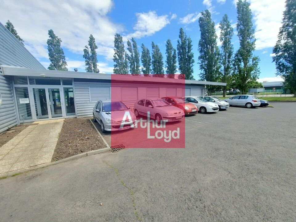 A LOUER ZONE DU BREZET BUREAU 218M² EN RDC