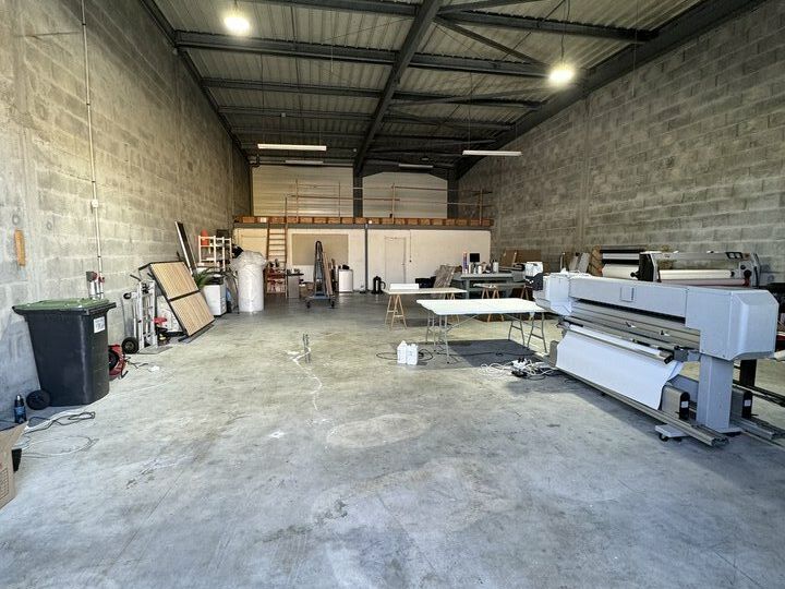 Location local d''activites 244 m² non divisibles