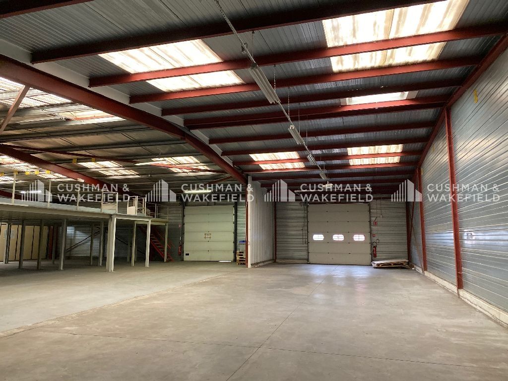 Location activités 800 m² non divisibles