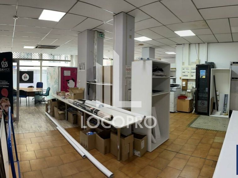 A LOUER - LOCAUX COMMERCIAUX + STOCKAGE - PARKINGS EN SOUS-SOL - ENVIRON 1 800 M2