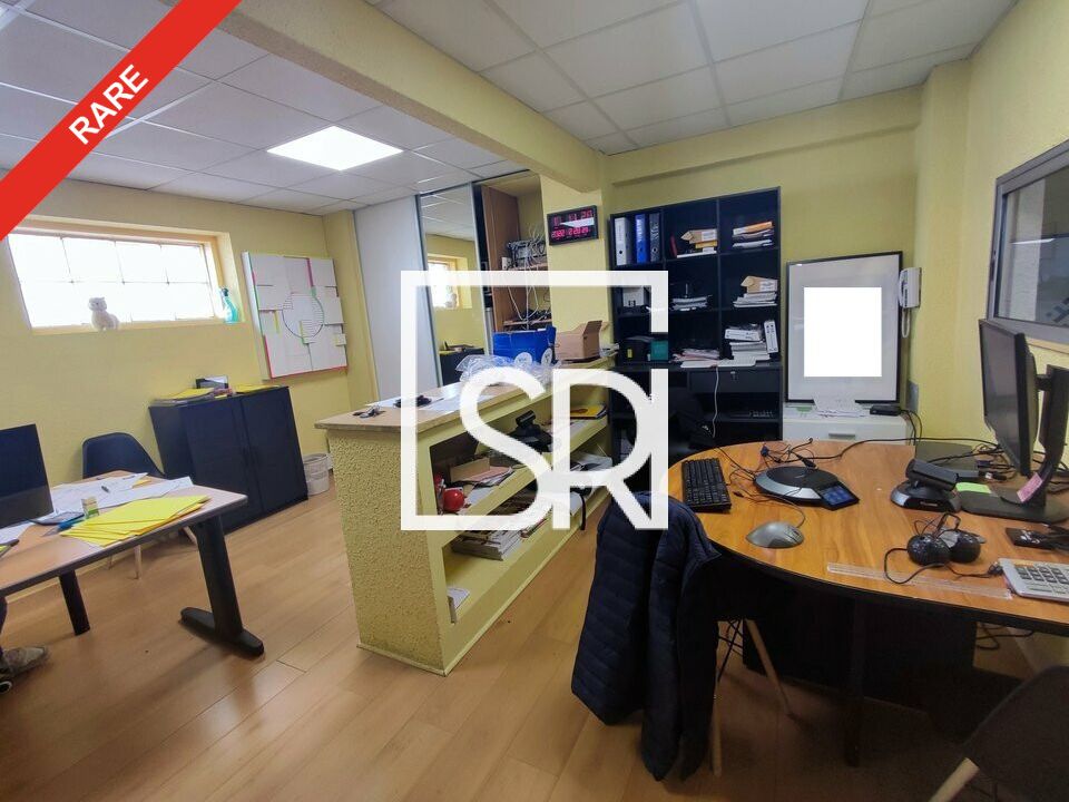 RARE - LOCATION BUREAUX 145 m2 + ENTREPOT / LOCAL D'ACTIVITE 105 m2 - HYPER CENTRE - 63000 CLERMONT-FERRAND