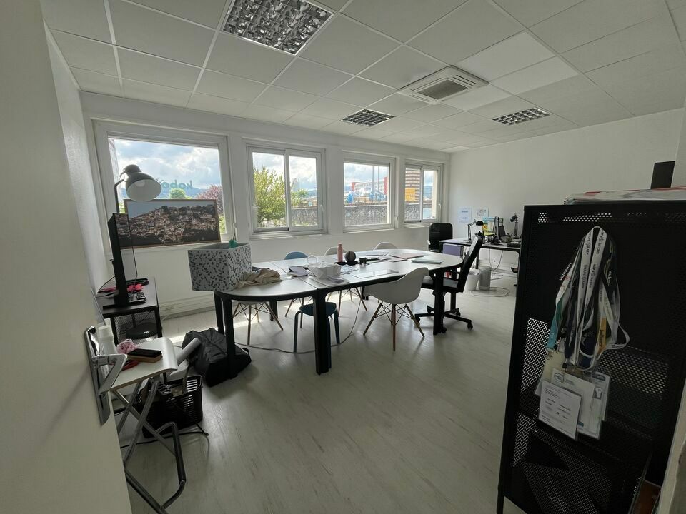 CLERMONT-FERRAND : BUREAUX DE 100M² A LOUER
