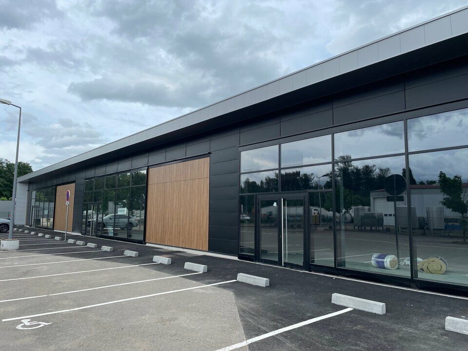 Vente local commercial 1266 m² divisibles à partir de 422 m²